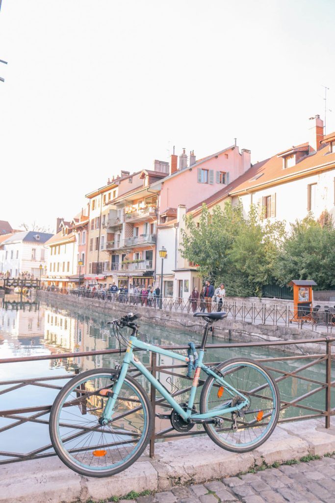 Guide to the charming fairy tale town of Annecy, France: the best things to do and where to eat