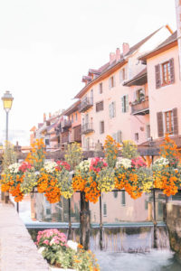 Guide to the charming fairy tale town of Annecy, France: the best things to do and where to eat