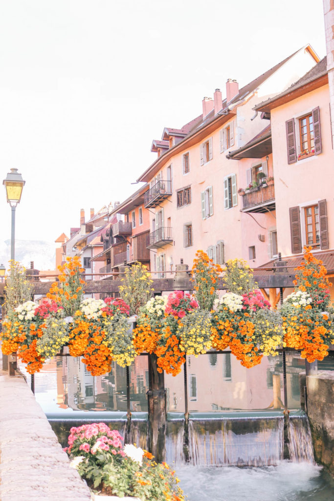 Guide to the charming fairy tale town of Annecy, France: the best things to do and where to eat