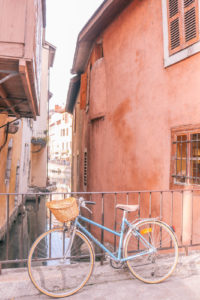 Guide to the charming fairy tale town of Annecy, France: the best things to do and where to eat
