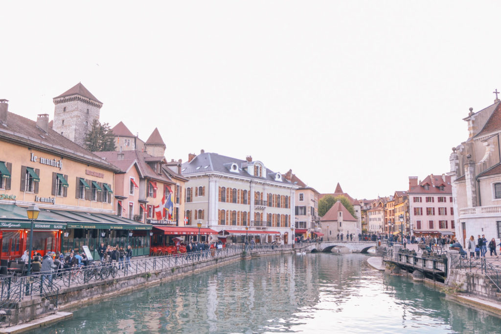 Guide to the charming fairy tale town of Annecy, France: the best things to do and where to eat