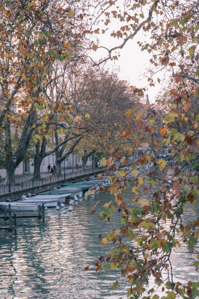 Guide to the charming fairy tale town of Annecy, France: the best things to do including kissing at Lover's Bridge