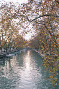 Guide to the charming fairy tale town of Annecy, France: the best things to do including kissing at Lover's Bridge