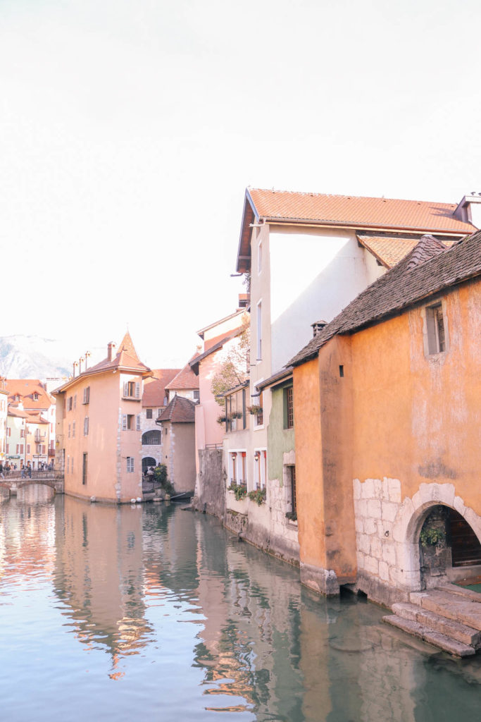 Guide to the charming fairy tale town of Annecy, France: the best things to do and where to eat
