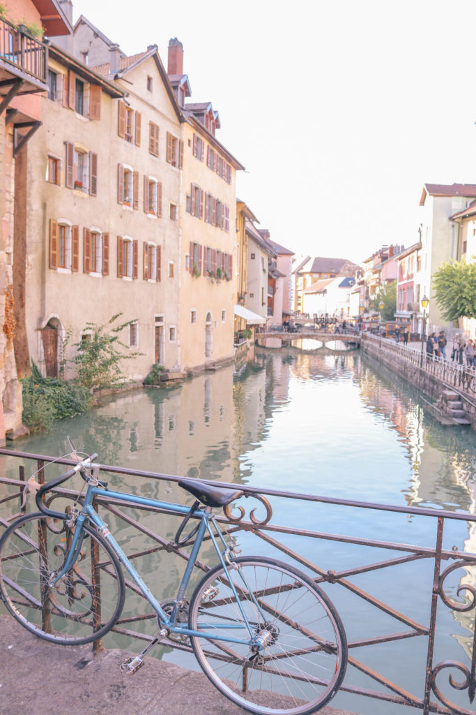 Guide to the charming fairy tale town of Annecy, France: the best things to do and where to eat