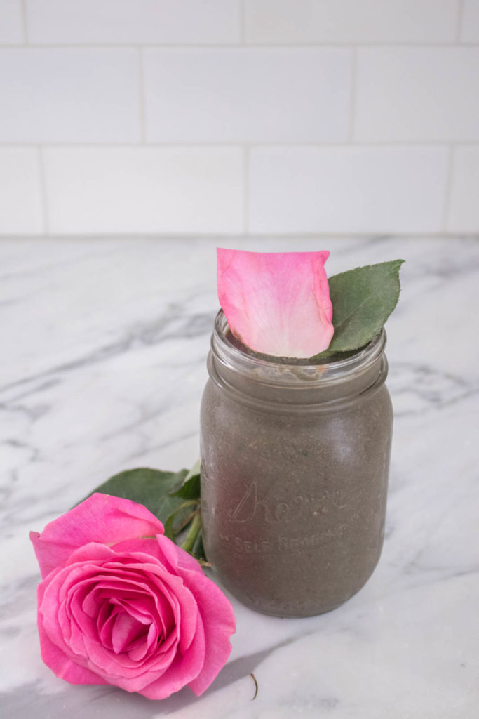 Acai Berry Green Smoothie, very healthy, easy, filling, and satisfying breakfast, perfect for on the go. Includes protein, fiber, fat, superfoods and greens according to the #fab4 method that will keep you full and help keep your blood sugar balanced. So healthy!