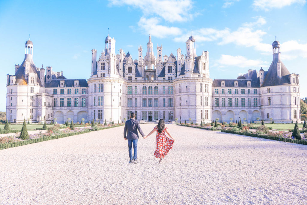 How to take travel photos as a couple