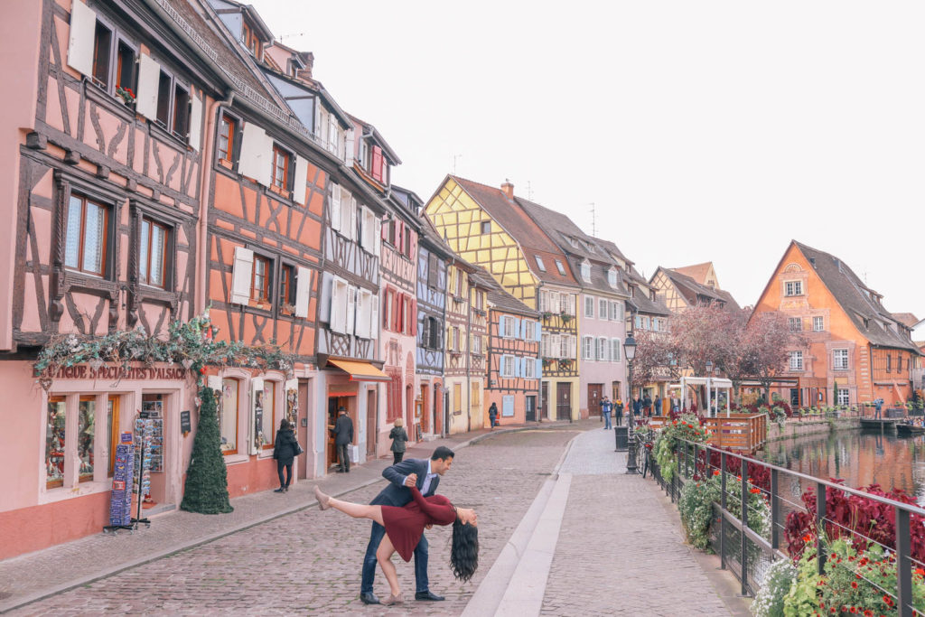 How to take travel photos as a couple