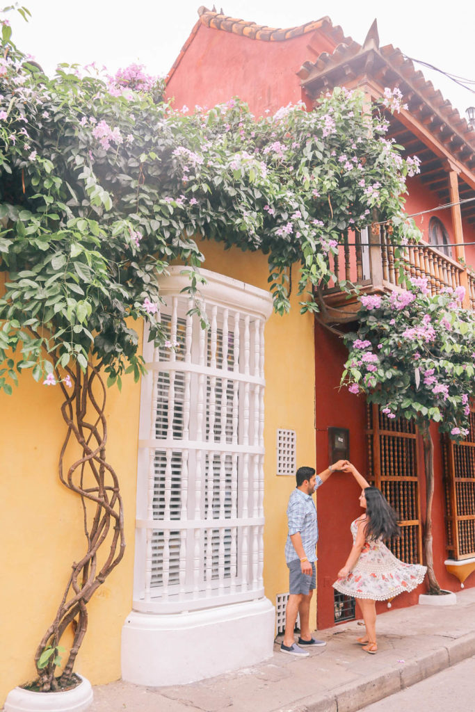 How to take travel photos as a couple for beginning level photographers