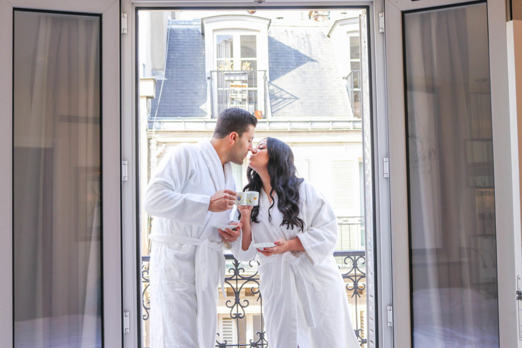 How to take travel photos as a couple