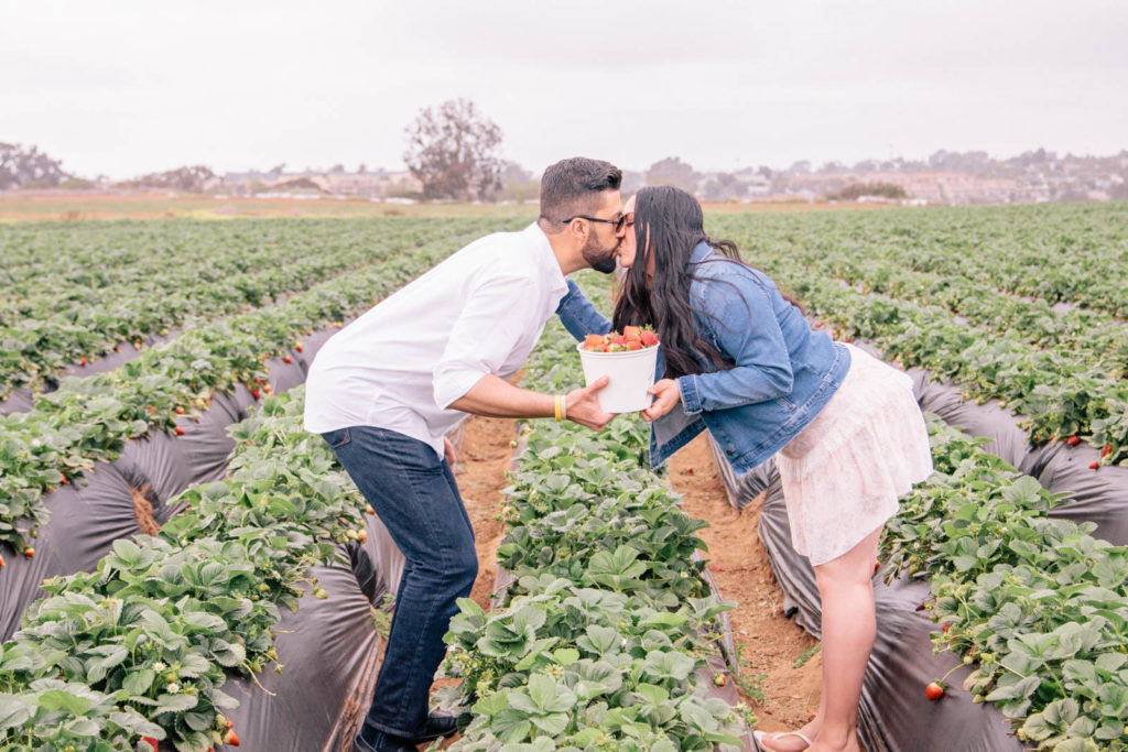 How to take travel photos as a couple