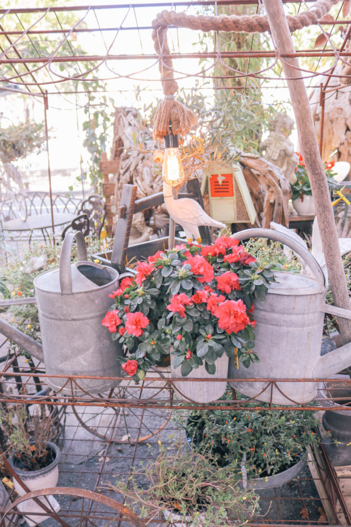 The antique market in Isle Sur La Sorgue. Where to stay in Provence